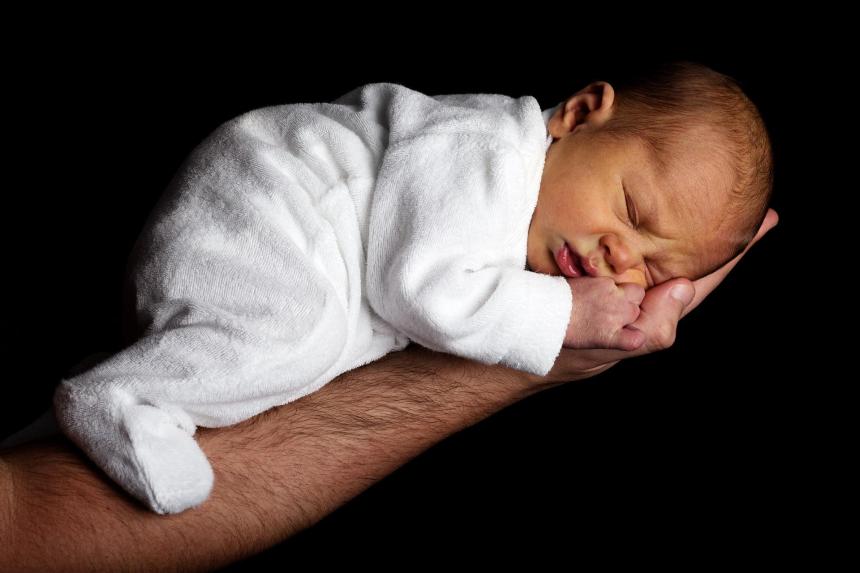 https://apg29.nu/bild/barn-som-sover-1679589842.jpg - Hur ska bibelordet om att krossa spädbarnen mot klippan förstås i Psaltaren 137:9?