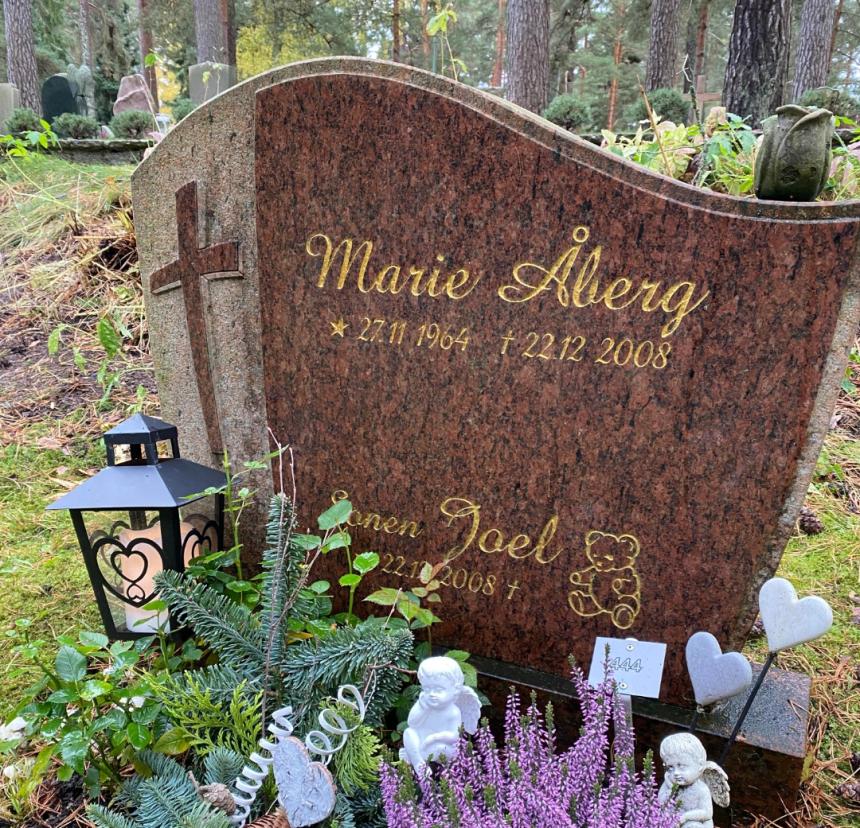 https://apg29.nu/bild/marie-och-joels-gravsten-1703245844.jpg - 15 år sedan min fru och son Joel dog i mina armar
